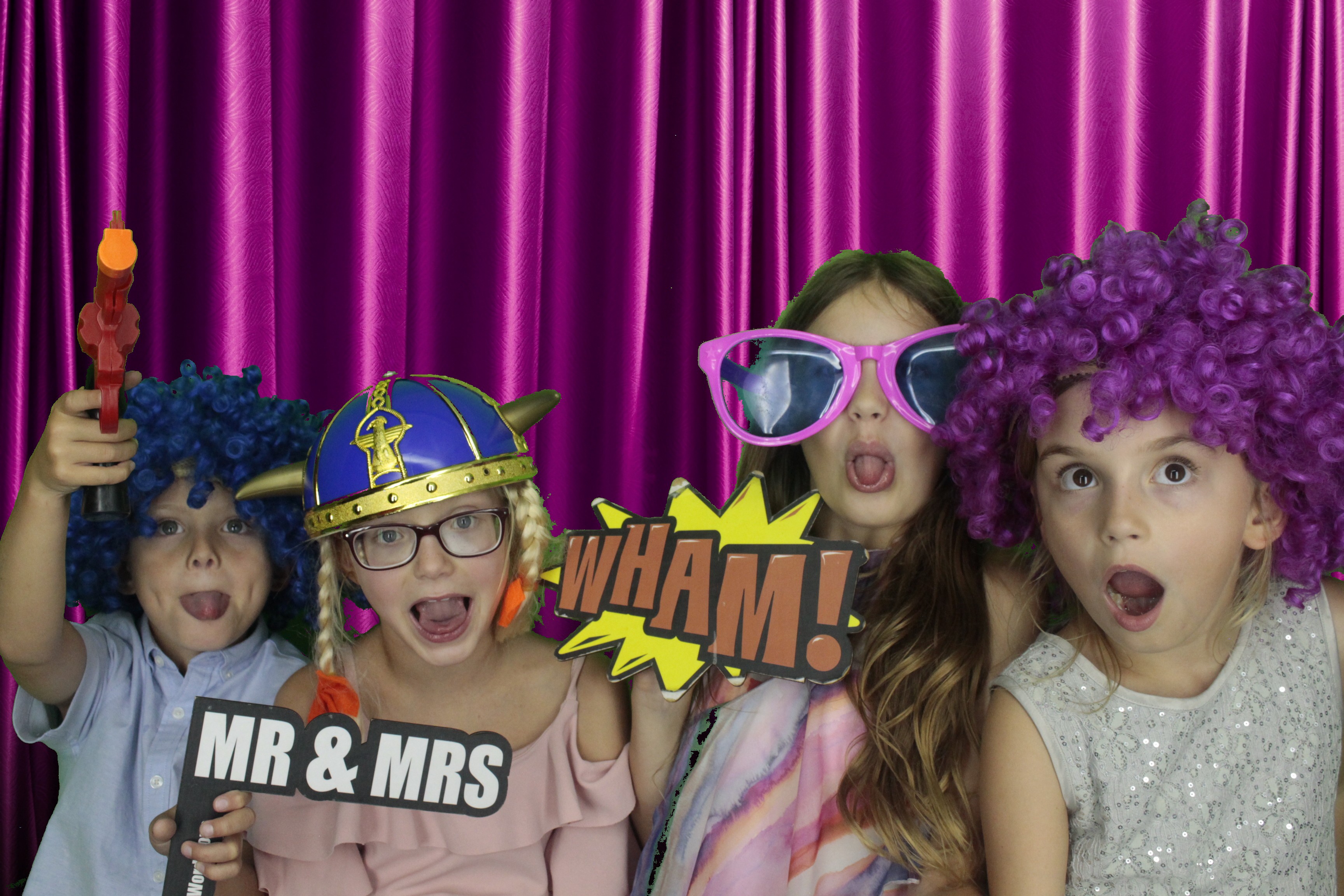 Leanne & Mike's Wedding | View more photos from the event at gallery.myphotoboothexperience.co.uk/u/MyPhotoBoothExperienceLtd/Leanne-Mikes-Wedding